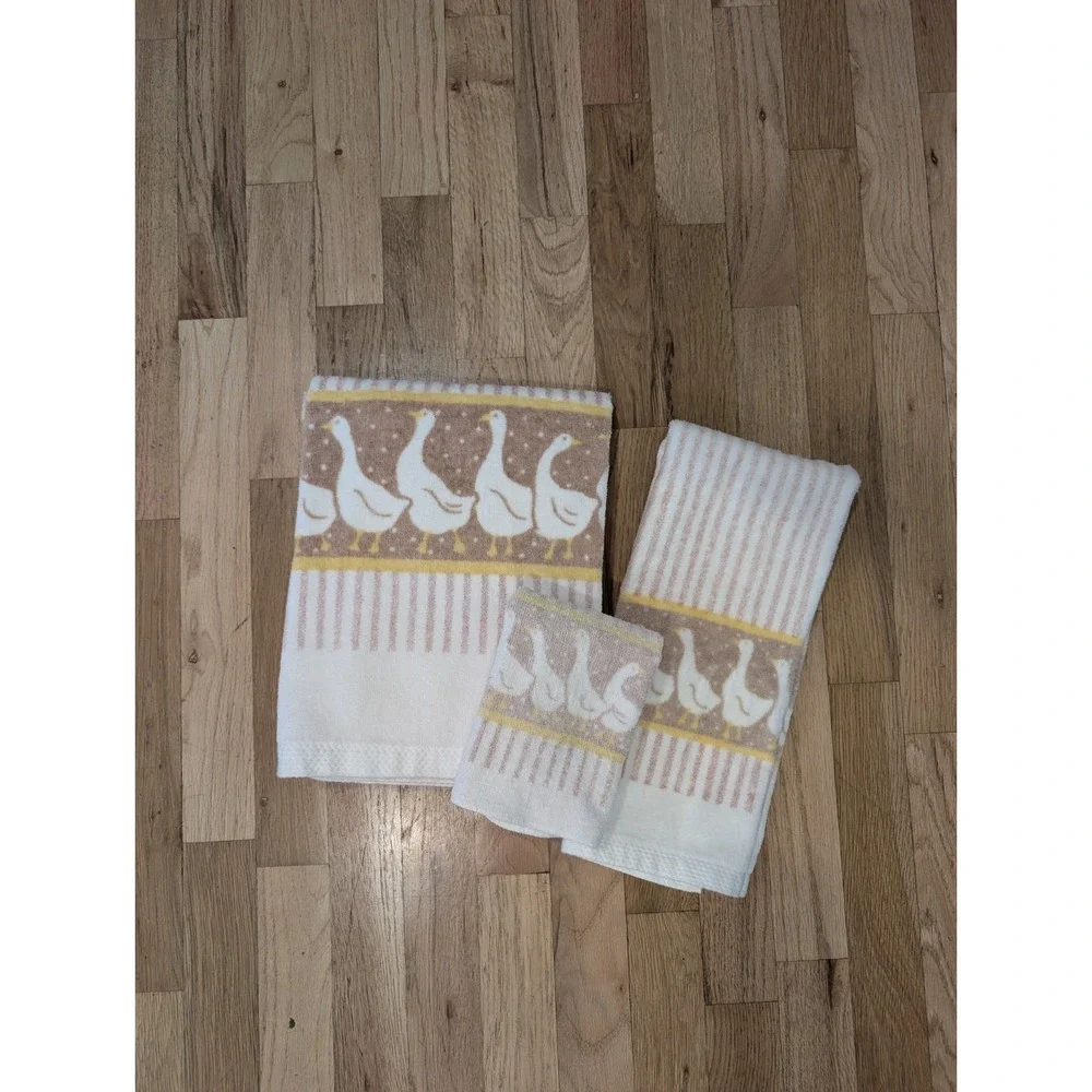 VTG Fieldcrest White Geese Brown Pink Yellow 3 Piece Bath Towel Set